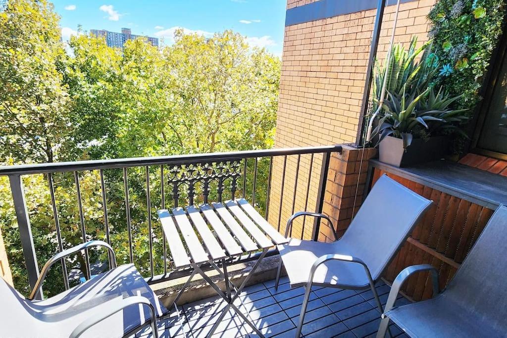 Impressive Centrally Located Penthouse Appartamento Sydney